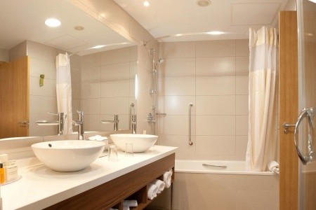 Španielsko Costa Del Sol Hilton Garden Inn Málaga 4 dňový pobyt Polpenzia Letecky Letisko: Viedeň March 2026 (10/03/26-13/03/26)