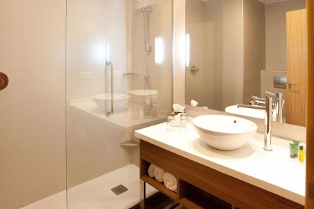 Španielsko Costa Del Sol Hilton Garden Inn Málaga 4 dňový pobyt Polpenzia Letecky Letisko: Viedeň March 2026 (10/03/26-13/03/26)