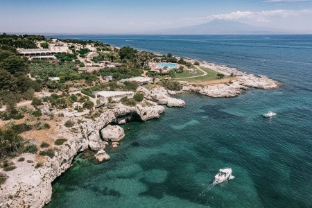 Mangia's Brucoli Resort