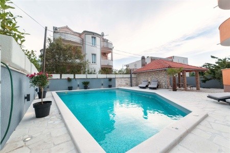 Chorvatsko s ledničkou - Apartmány Marina (Ex. Martina)