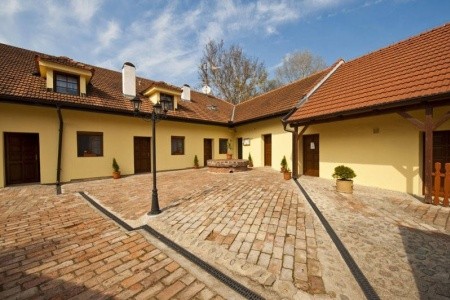 Ubytování v Česku v červnu 2023 - Zámecký Penzion Rotunda