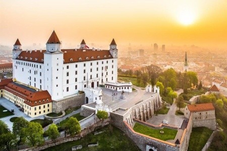 Bratislava a hrad Devín - Slovensko v červenci - levně