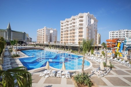 Ramada Resort By Wyndham Lara - Turecko v září s venkovním bazénem