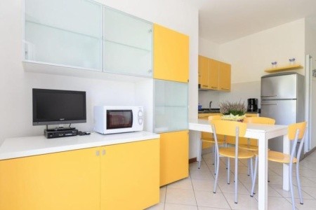 Sunbeach Apartments - 25