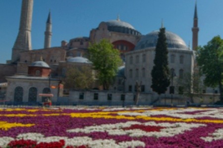 Isztambuli virágos tavaszköszöntő
