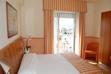 Taliansko Lago di Garda Romeo 8 dňový pobyt Polpenzia Vlastná October 2025 ( 7/10/25-14/10/25)