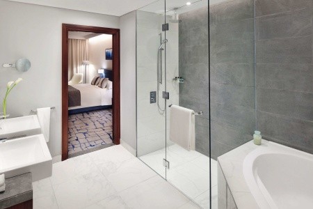 Spojené arabské emiráty Dubaj Mövenpick Hotel & Apartments Bur Dubai 8 dňový pobyt Raňajky Letecky Letisko: Praha jún 2023 ( 5/06/23-12/06/23)