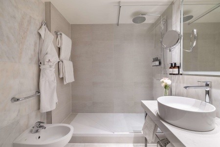 Česká republika Praha a okolie Carlo IV Prague 4 dňový pobyt Raňajky Vlastná November 2026 (26/11/26-29/11/26)