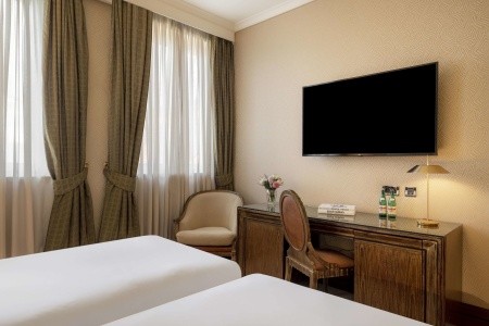 Česká republika Praha a okolie Carlo IV Prague 4 dňový pobyt Raňajky Vlastná November 2026 (26/11/26-29/11/26)