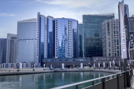 Radisson Blu Dubai Waterfront
