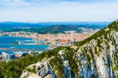 Poznejte Gibraltar: Království opic a krásných výhledů