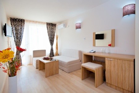 Bulharsko Slnečné Pobrežie Karlovo 15 dňový pobyt Raňajky Letecky Letisko: Košice July 2026 ( 7/07/26-21/07/26)