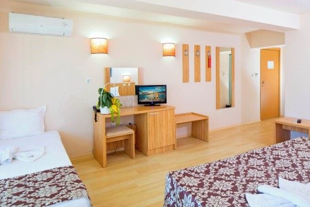 Bulharsko Slnečné Pobrežie Karlovo 15 dňový pobyt Raňajky Letecky Letisko: Košice July 2026 ( 7/07/26-21/07/26)