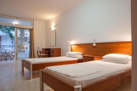 Coliseum Studios & Apartments - 11