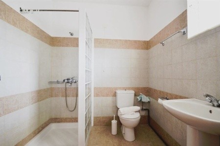 Coliseum Studios & Apartments - 12