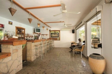 Coliseum Studios & Apartments - 14