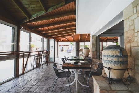 Coliseum Studios & Apartments - 15