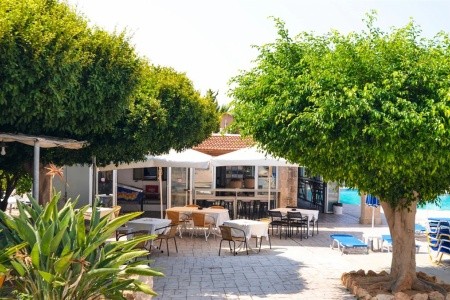 Coliseum Studios & Apartments - 18