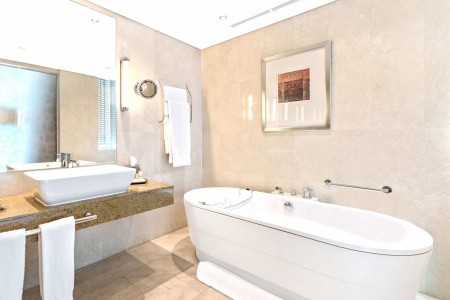 Katar Doha Hilton Doha 8 dňový pobyt Raňajky Letecky Letisko: Praha July 2026 (26/07/26- 2/08/26)