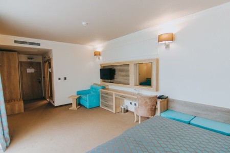 Bulharsko Slnečné Pobrežie Tiara Beach 15 dňový pobyt All Inclusive Letecky Letisko: Bratislava August 2026 (23/08/26- 6/09/26)