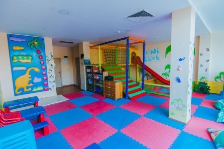 Bulharsko Slnečné Pobrežie Tiara Beach 15 dňový pobyt All Inclusive Letecky Letisko: Bratislava August 2026 (23/08/26- 6/09/26)