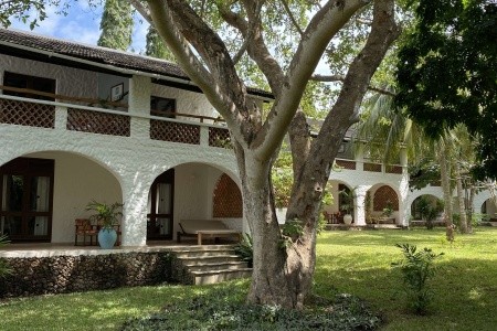 Keňa Diani Beach Pinewood Beach Resort 10 dňový pobyt Polpenzia Letecky Letisko: Viedeň October 2025 (18/10/25-27/10/25)
