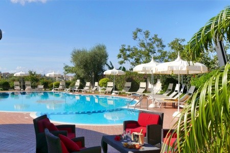 Taliansko Kalábria Residence Tirreno 7 dňový pobyt Polpenzia Letecky Letisko: Praha July 2026 ( 3/07/26- 9/07/26)