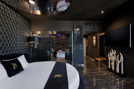 Hugo’s Boutique - 28