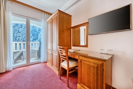 Chorvátsko Omiš Villa Rajski Dvor 11 dňový pobyt Raňajky Letecky Letisko: Praha October 2025 ( 2/10/25-12/10/25)