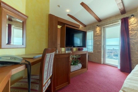 Chorvátsko Omiš Villa Rajski Dvor 11 dňový pobyt Raňajky Letecky Letisko: Praha October 2025 ( 2/10/25-12/10/25)