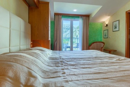 Chorvátsko Omiš Villa Rajski Dvor 11 dňový pobyt Raňajky Letecky Letisko: Praha October 2025 ( 2/10/25-12/10/25)