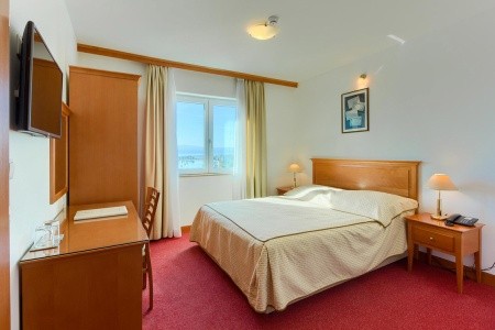 Chorvátsko Omiš Villa Rajski Dvor 11 dňový pobyt Raňajky Letecky Letisko: Praha October 2025 ( 2/10/25-12/10/25)