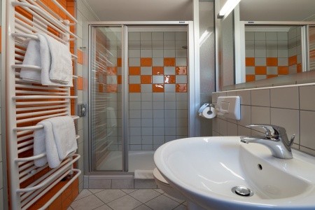 Chorvátsko Omiš Villa Rajski Dvor 11 dňový pobyt Raňajky Letecky Letisko: Praha October 2025 ( 2/10/25-12/10/25)