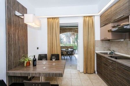 Chorvátsko Severná Dalmácia Zaton Holiday Resort Apartments 6 dňový pobyt Polpenzia Vlastná October 2025 (14/10/25-19/10/25)