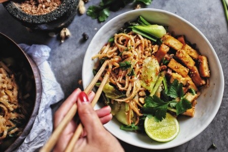 Thajské jedlo: Symfónia chutí a korenia