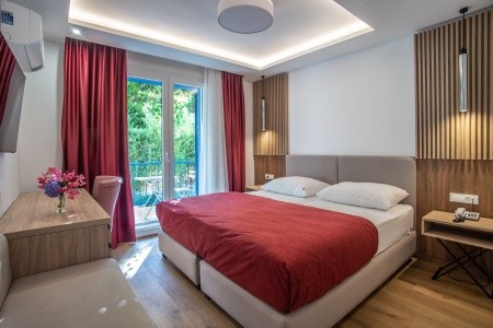 Čierna Hora Budva Slovenska Plaza 4* 8 dňový pobyt Polpenzia Letecky Letisko: Praha September 2025 ( 7/09/25-14/09/25)