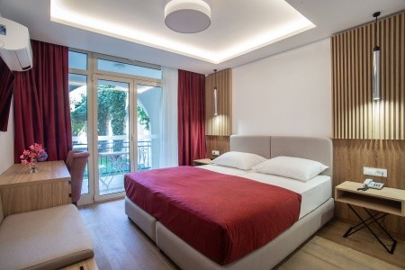 Čierna Hora Budva Slovenska Plaza 4* 8 dňový pobyt Polpenzia Letecky Letisko: Praha September 2025 ( 7/09/25-14/09/25)