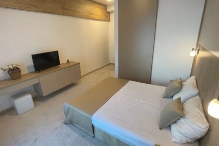 Čierna Hora  El Mar (Kruče) 8 dňový pobyt Polpenzia Letecky Letisko: Viedeň August 2025 (29/08/25- 5/09/25)