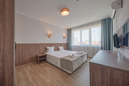 Bulharsko Prímorsko Cinema 4 dňový pobyt Polpenzia Letecky Letisko: Praha August 2026 (10/08/26-13/08/26)