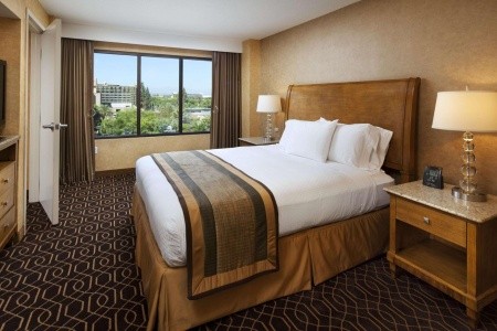 USA California Doubletree Suites Anaheim Resort Convention Ctr 12 dňový pobyt Bez stravy Letecky Letisko: Praha May 2025 (30/05/25-10/06/25)