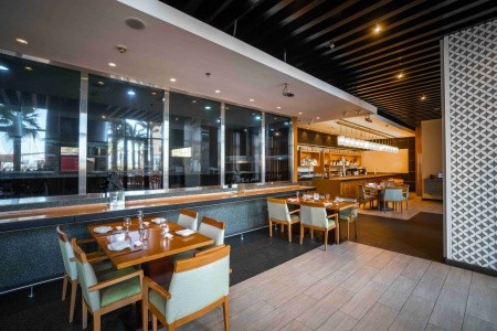 Spojené arabské emiráty Dubaj Amwaj Rotana Jumeirah Beach 14 dňový pobyt Raňajky Letecky Letisko: Praha June 2025 (20/06/25- 3/07/25)