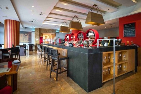 Spojené arabské emiráty Dubaj Amwaj Rotana Jumeirah Beach 14 dňový pobyt Raňajky Letecky Letisko: Praha June 2025 (20/06/25- 3/07/25)
