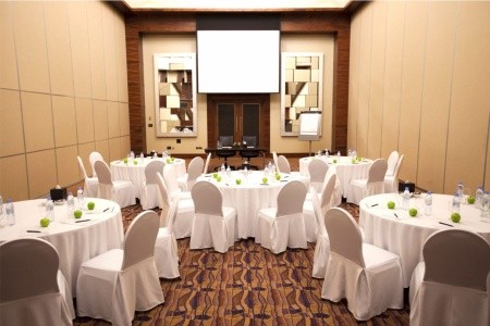 Spojené arabské emiráty Dubaj Amwaj Rotana Jumeirah Beach 14 dňový pobyt Raňajky Letecky Letisko: Praha June 2025 (20/06/25- 3/07/25)