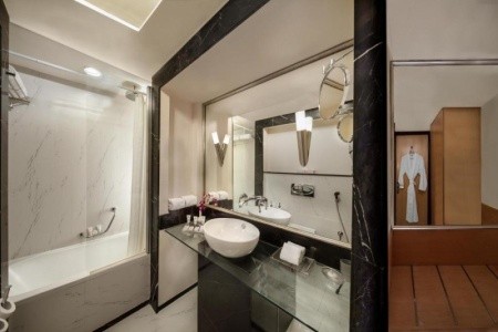 Spojené arabské emiráty Dubaj Savoy Suites 8 dňový pobyt Bez stravy Letecky Letisko: Praha February 2026 (19/02/26-26/02/26)