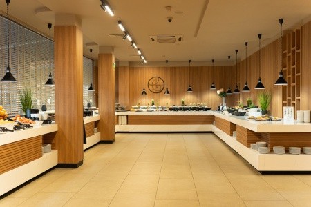 Bulharsko Slnečné Pobrežie Tiara Beach 15 dňový pobyt All Inclusive Letecky Letisko: Bratislava August 2026 (23/08/26- 6/09/26)