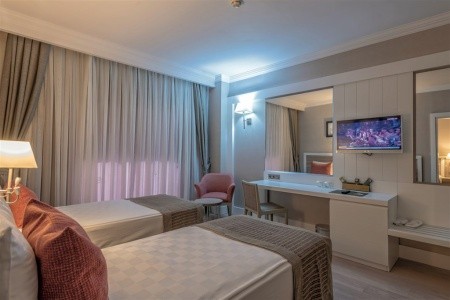 Port River Hotel & Spa - 6