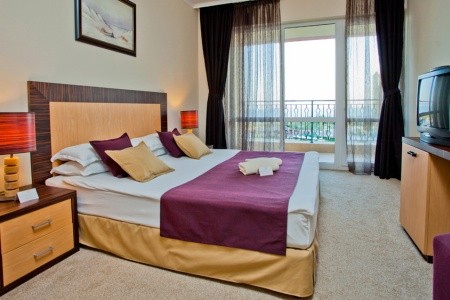 Dit Majestic Beach Resort - 18