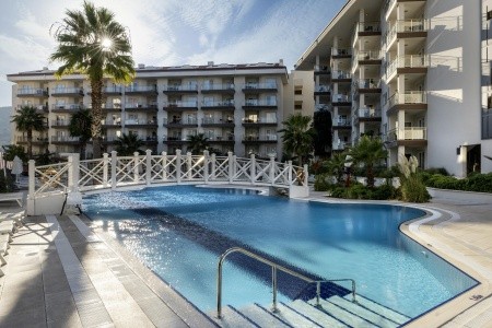 Ramada Hotel & Suites By Wyndham - 7