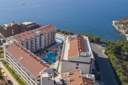 Ramada Hotel & Suites By Wyndham - 9