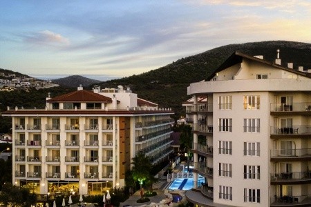 Ramada Hotel & Suites By Wyndham - 15